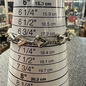 435882 - Silver V Hearts